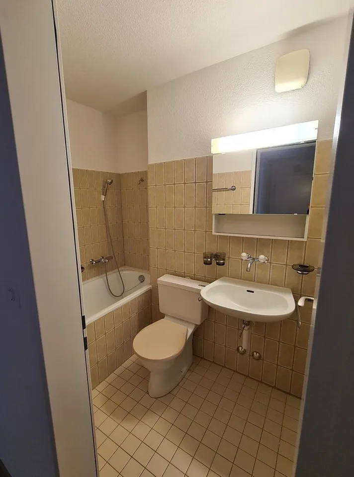 Helle und freundliche 3 1/2-Zimmerwohnung mit Balkon – Foto 3 von 9