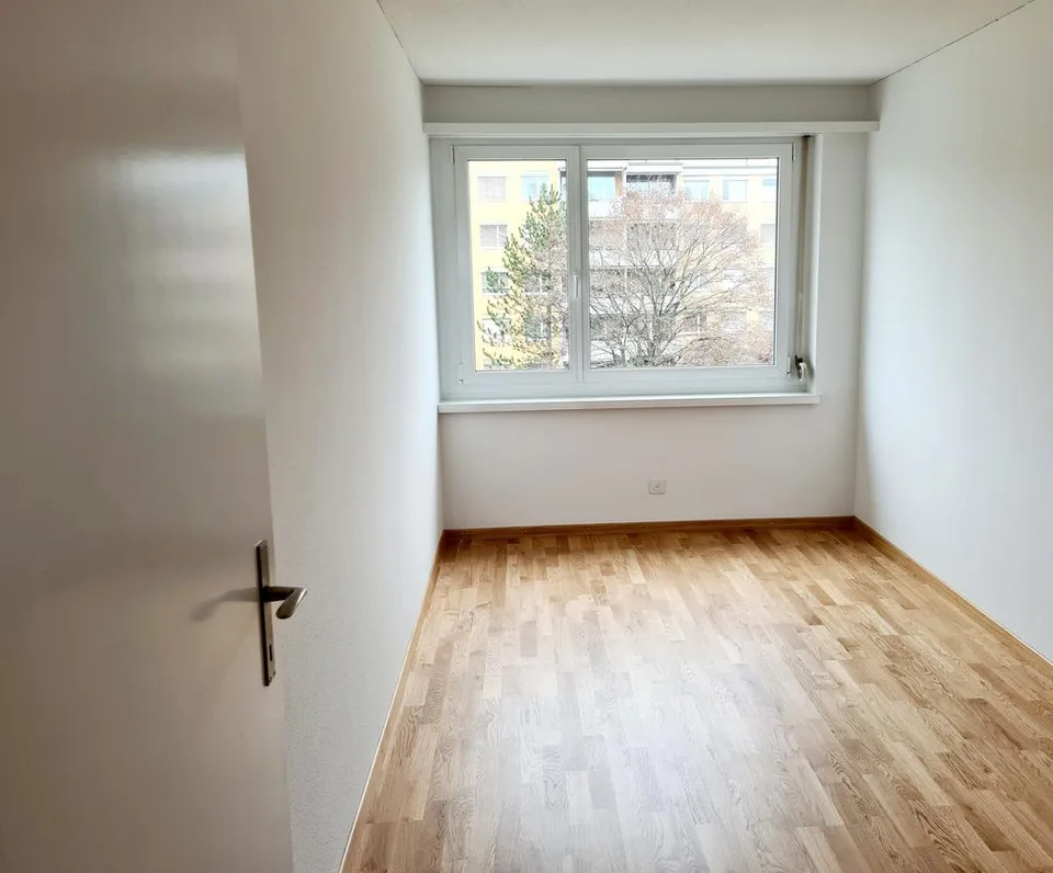 Helle und freundliche 3 1/2-Zimmerwohnung mit Balkon – Foto 8 von 9