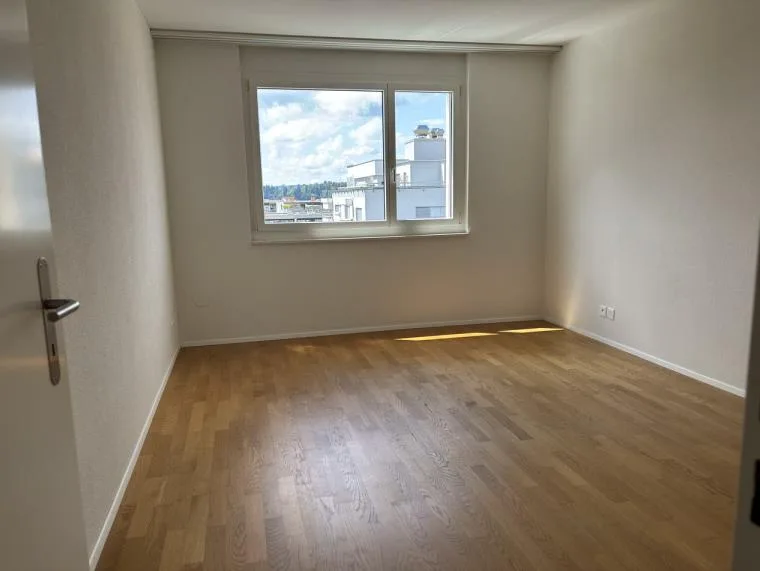 Moderne 4.5-Zimmer-Wohnung mit beheiztem Balkon/Wintergarten – Foto 7 von 13