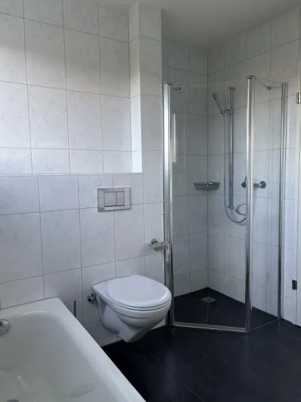 Moderne 4.5-Zimmer-Wohnung mit beheiztem Balkon/Wintergarten – Foto 11 von 13