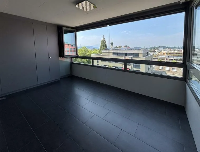 Moderne 4.5-Zimmer-Wohnung mit beheiztem Balkon/Wintergarten – Foto 4 von 13