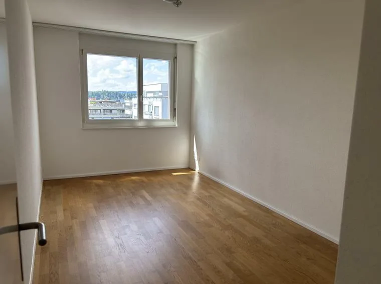 Moderne 4.5-Zimmer-Wohnung mit beheiztem Balkon/Wintergarten – Foto 5 von 13