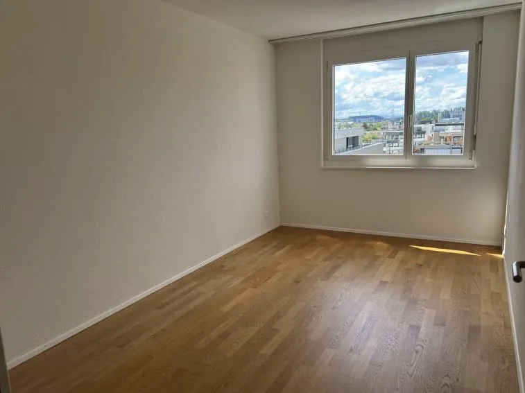 Moderne 4.5-Zimmer-Wohnung mit beheiztem Balkon/Wintergarten – Foto 6 von 13