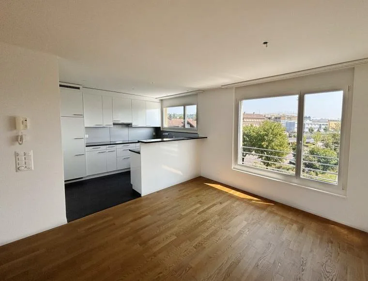 Moderne 4.5-Zimmer-Wohnung mit beheiztem Balkon/Wintergarten – Foto 2 von 13