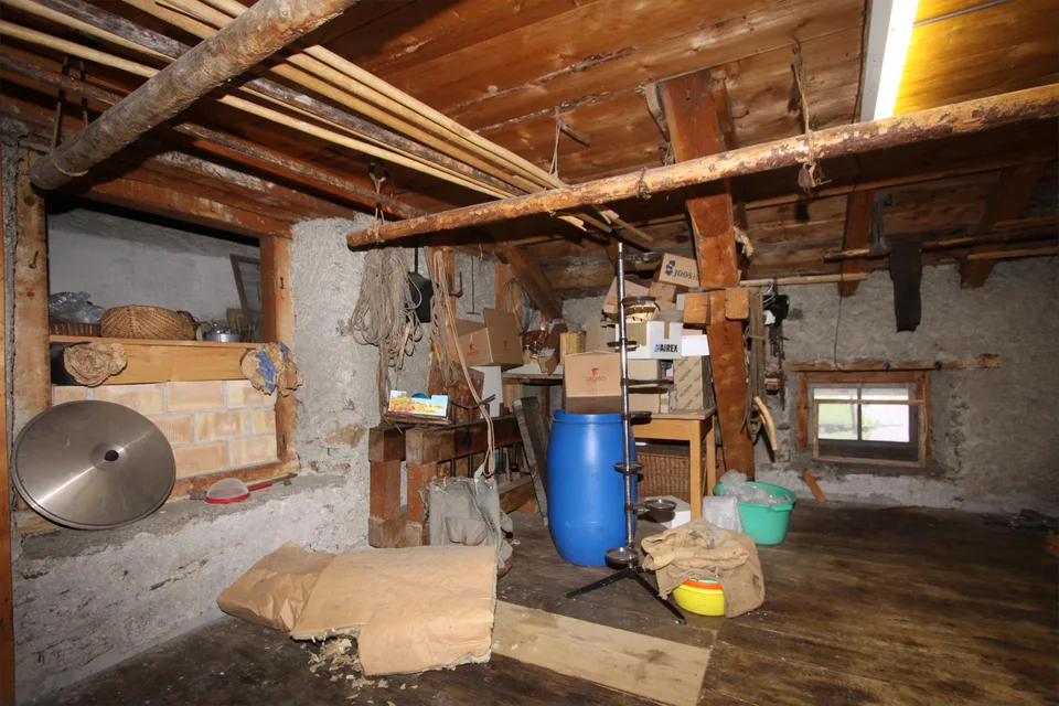 Historisches Haus mit viel Potenzial in Platta – foto 9 di 17