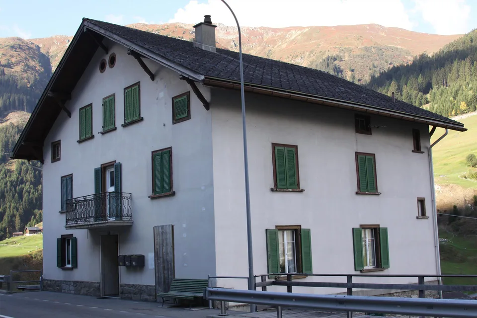Historisches Haus mit viel Potenzial in Platta – foto 14 di 17