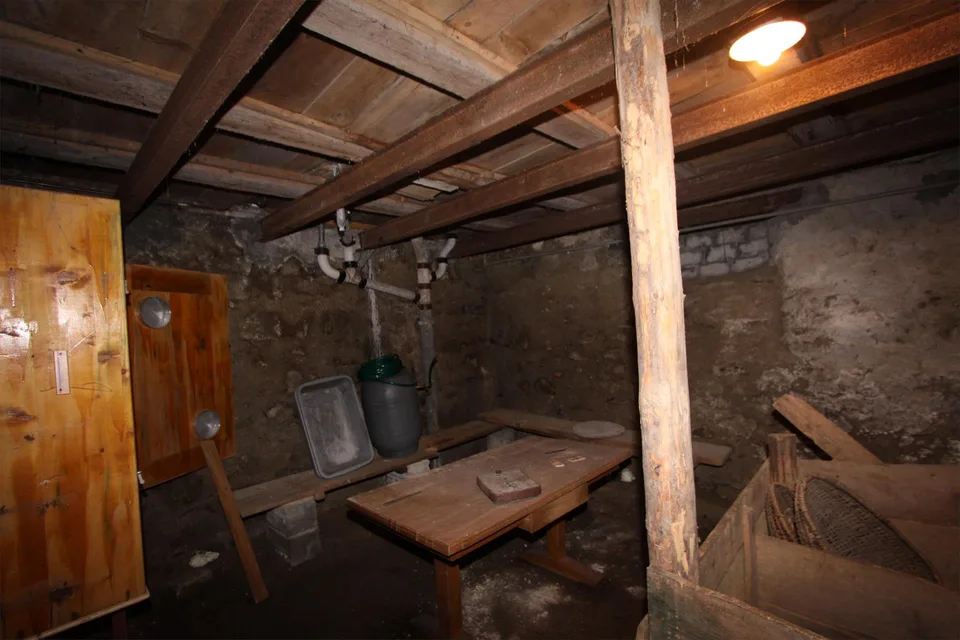 Historisches Haus mit viel Potenzial in Platta – foto 13 di 17