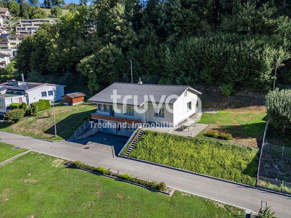 Freistehendes Einfamilienhaus mit Gestaltungspotenzial – foto 2 di 7