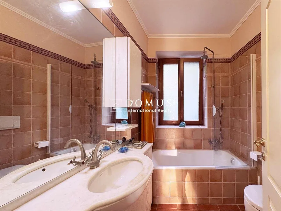 Ampio appartamento con piscina – Foto 9 von 13