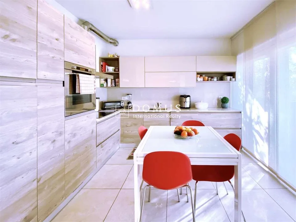 Signorile e ampio appartamento con generosa terrazza – Foto 6 von 13