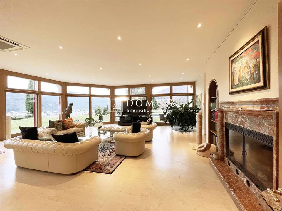 Villa dominante vista lago, nel verde – photo 7 sur 13