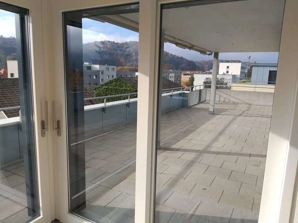 Schöne, helle 5.5-Zimmer-Attikawohnung an zentraler Lage – photo 7 sur 8