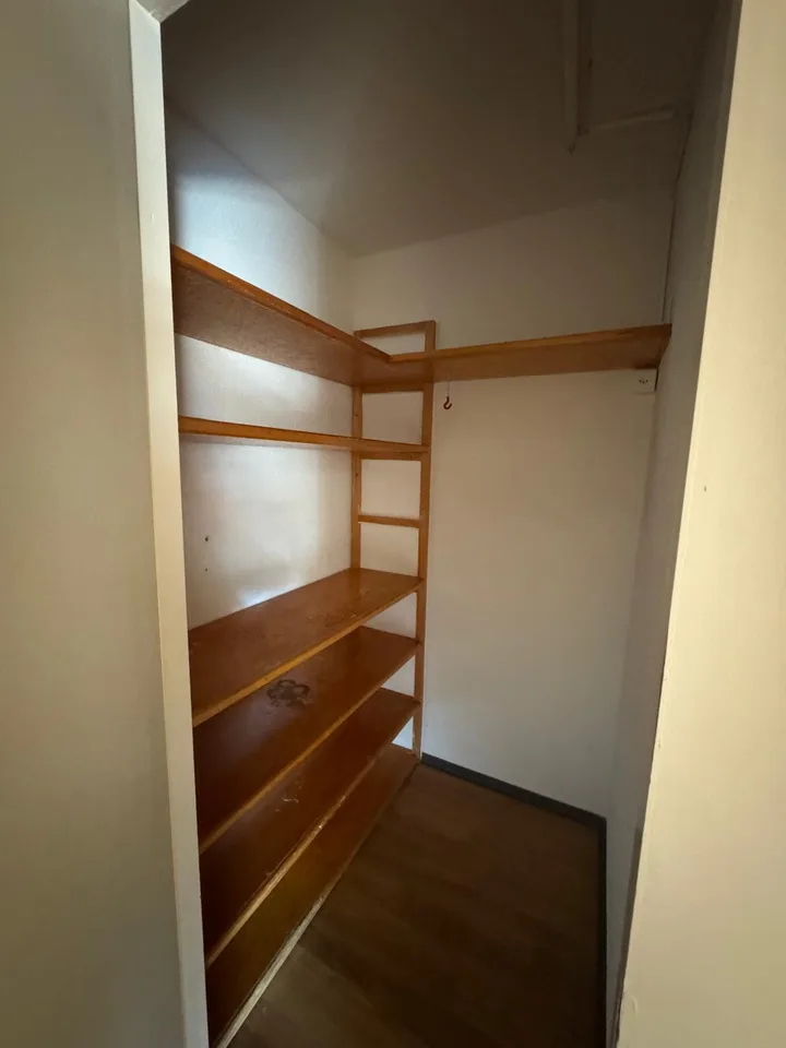 schöne und ruhiggelegene 3.5 Zimmer-Wohnung mit Aussicht – Foto 4 von 10