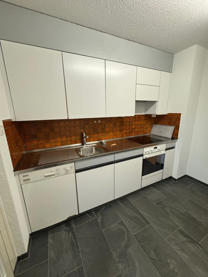 schöne und ruhiggelegene 3.5 Zimmer-Wohnung mit Aussicht – Foto 2 von 10