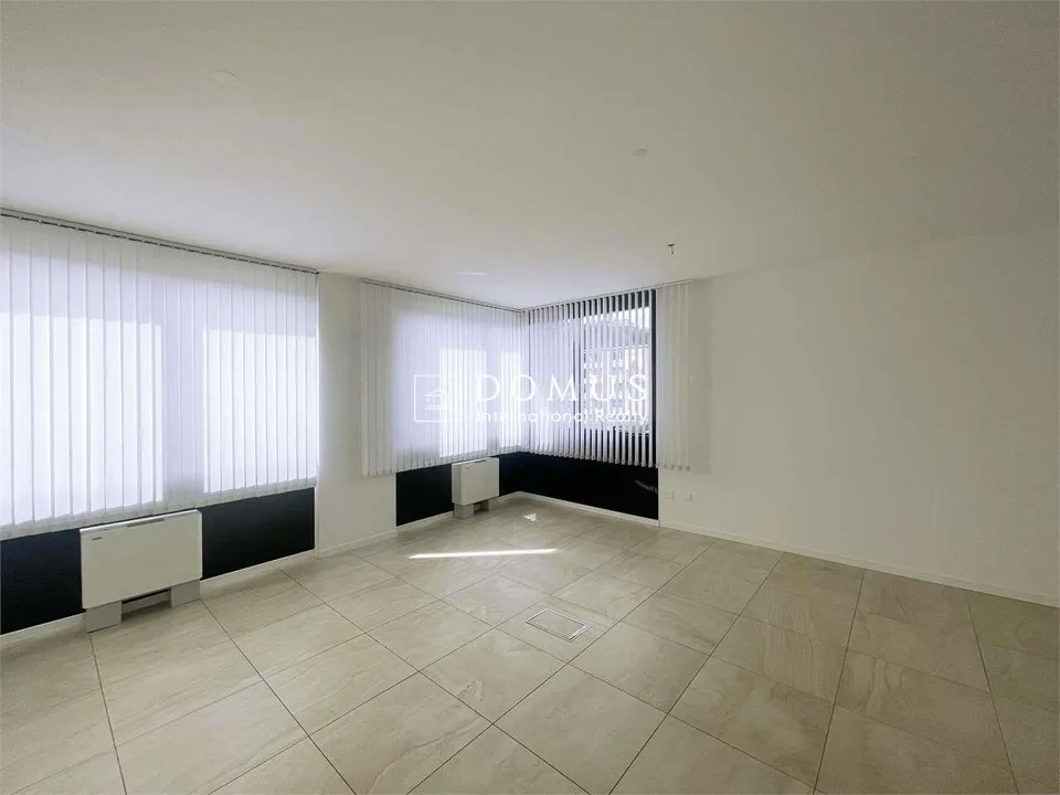 Ampio ufficio zona commerciale – Foto 3 von 7