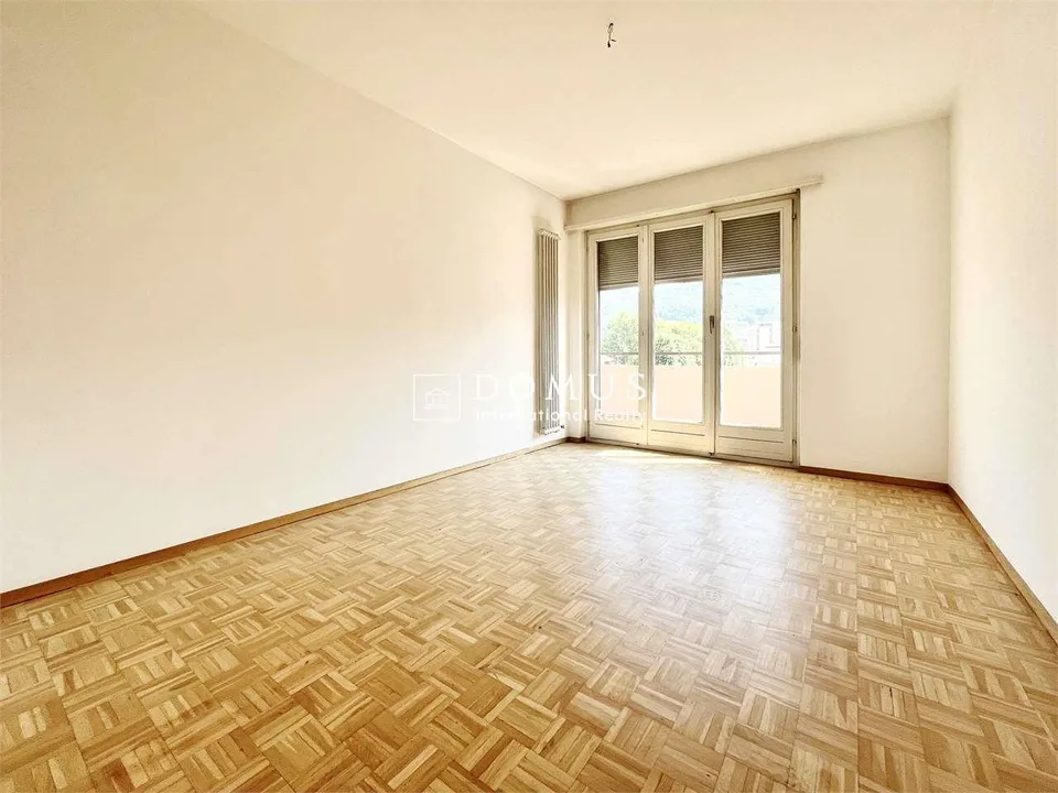 Centrale appartamento di 3.5 locali – Foto 2 von 8