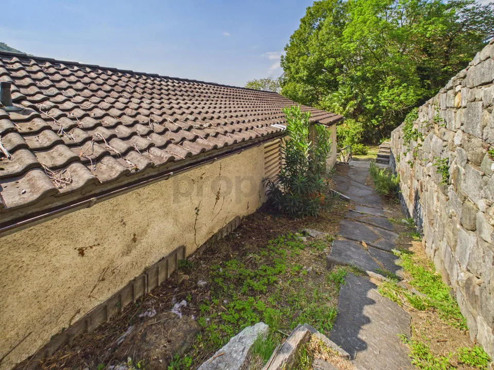 Prächtige Aussicht auf das Morobbia-Tal, Garten mit Pergola & Sanierungspotenzial! – Foto 11 von 12