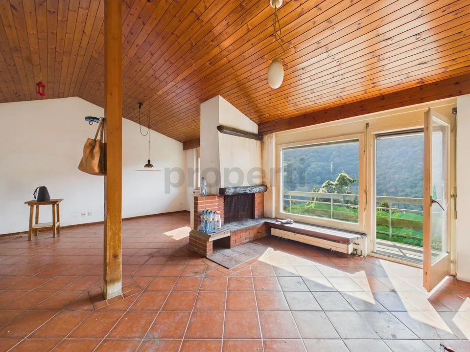 Prächtige Aussicht auf das Morobbia-Tal, Garten mit Pergola & Sanierungspotenzial! – Foto 2 von 12