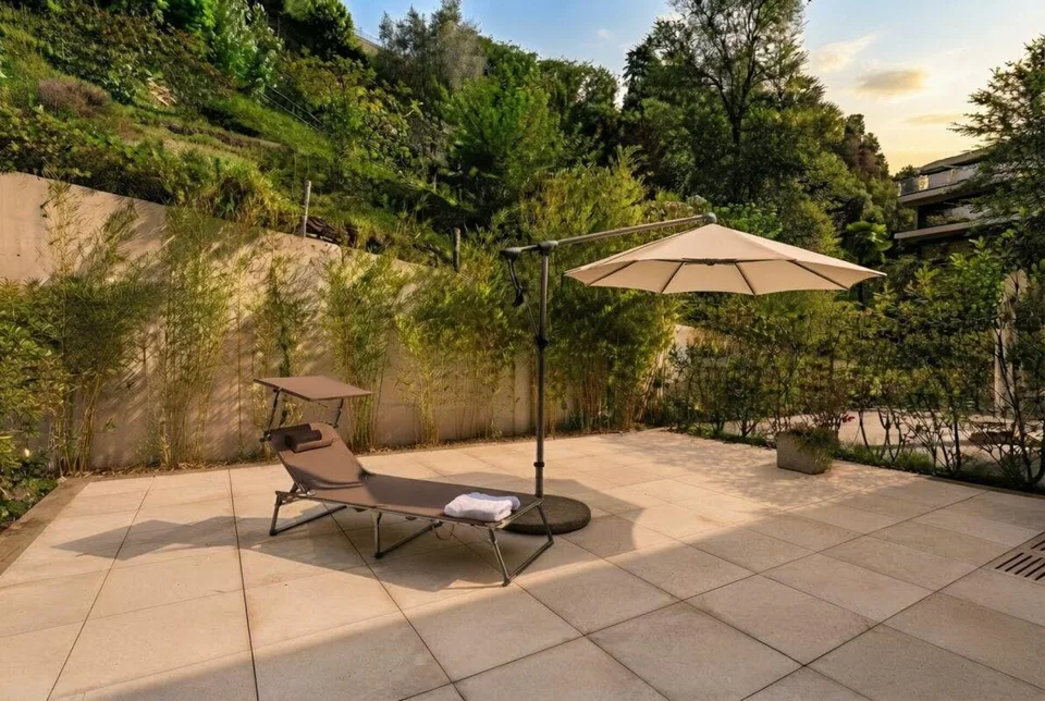 Generoso 3.5 locali con vista lago, 2 ampie terrazze e piscina esterna – Foto 12 von 21
