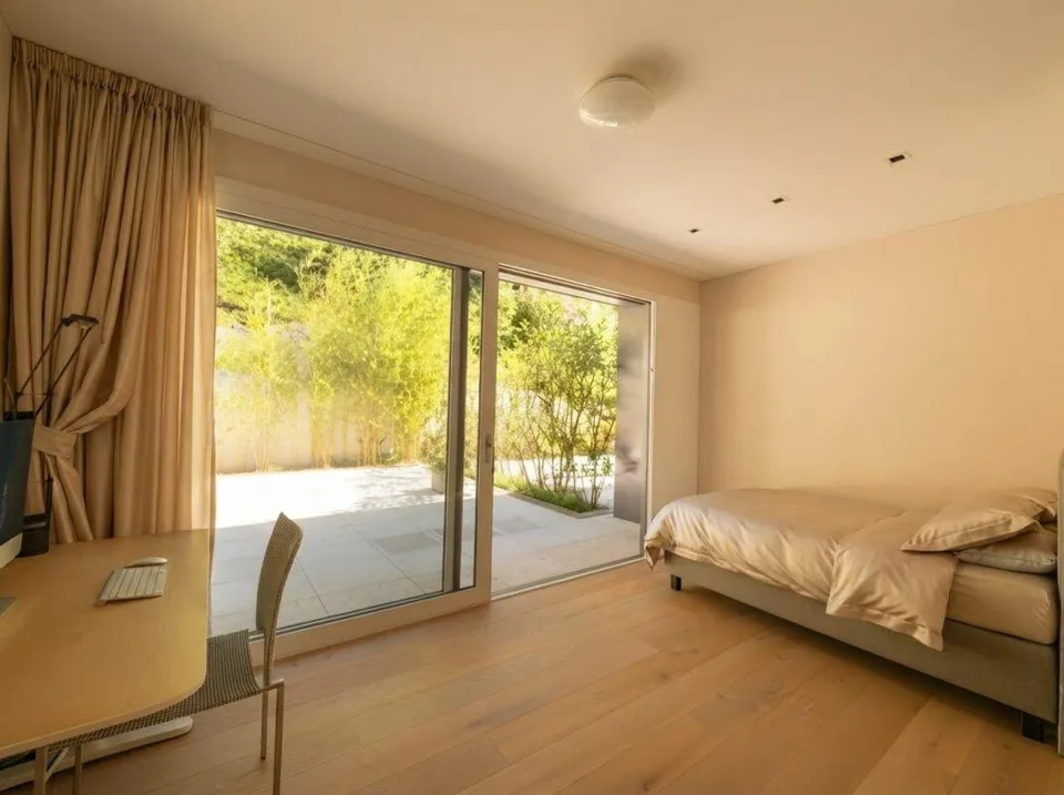 Generoso 3.5 locali con vista lago, 2 ampie terrazze e piscina esterna – Foto 10 von 21