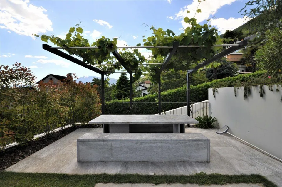 Generoso 3.5 locali con vista lago, 2 ampie terrazze e piscina esterna – Foto 14 von 21