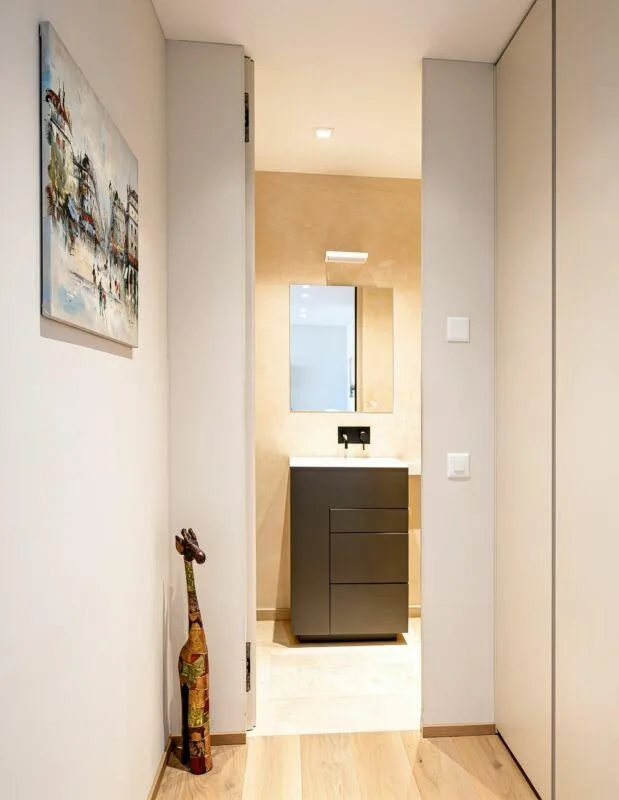 Generoso 3.5 locali con vista lago, 2 ampie terrazze e piscina esterna – Foto 6 von 21