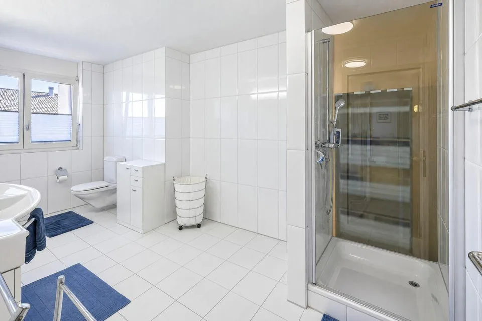 Appartement de maisonnette de 7,5 pièces avec 218 m² et galerie à Bösingen – photo 14 sur 16