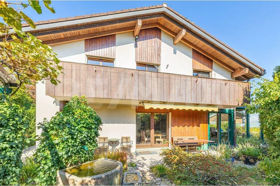 Maison accueillante pour les familles avec beaucoup de confort, idylle de jardin et double garage – photo 2 sur 13