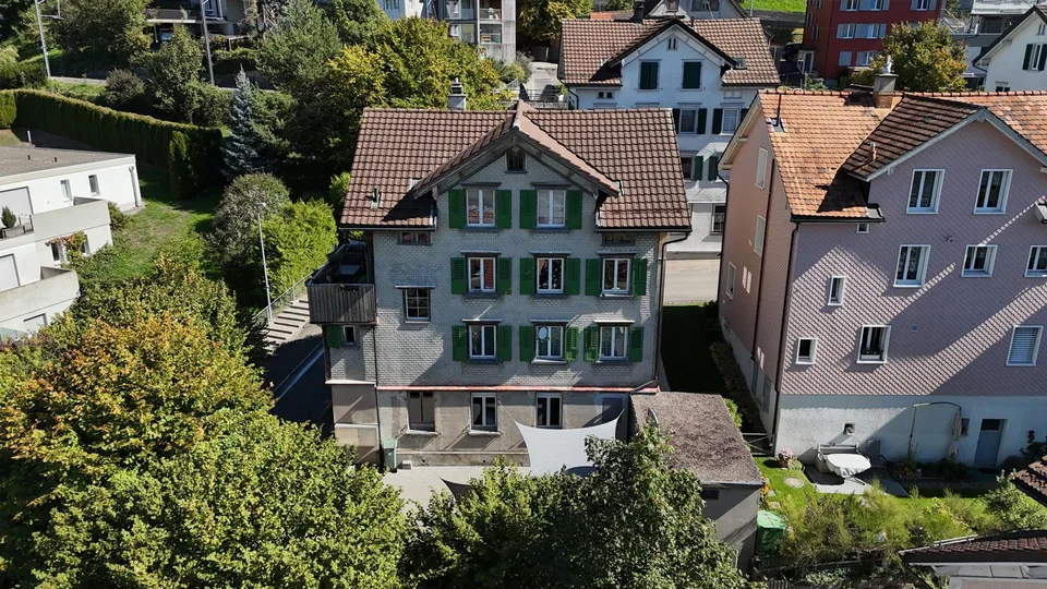 Mehrfamilienhaus mit 3 Wohnungen, Potenzial und attraktiver Wohnlage – foto 3 di 21