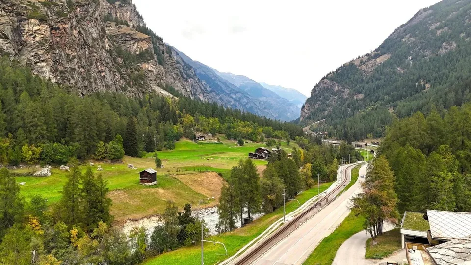 Oggetto di ristrutturazione con potenziale a Herbriggen vicino a Zermatt – foto 8 di 9