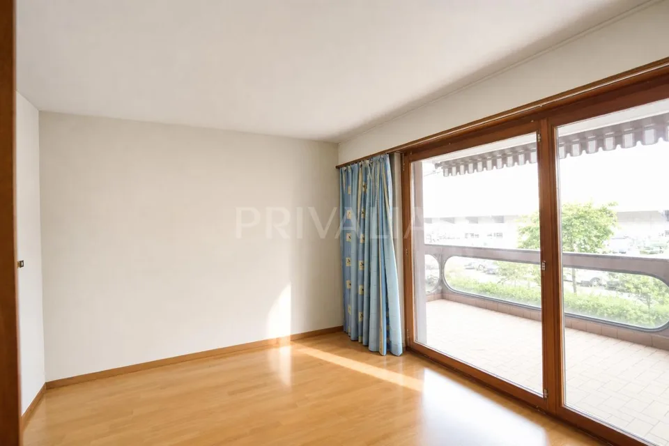 En exclusivité : Charmant 2½ pièces avec balcons et vue sur le lac – photo 2 sur 7
