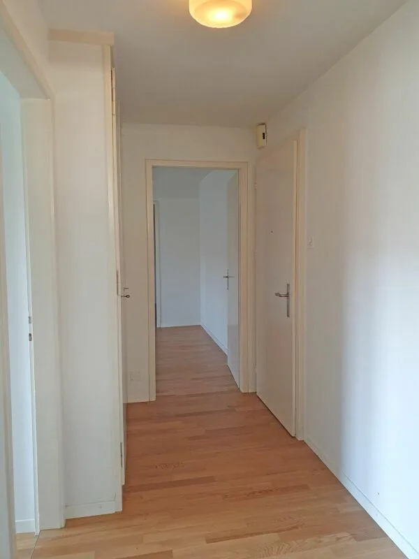 Bright, well-lit apartment with balcony – photo 4 of 10