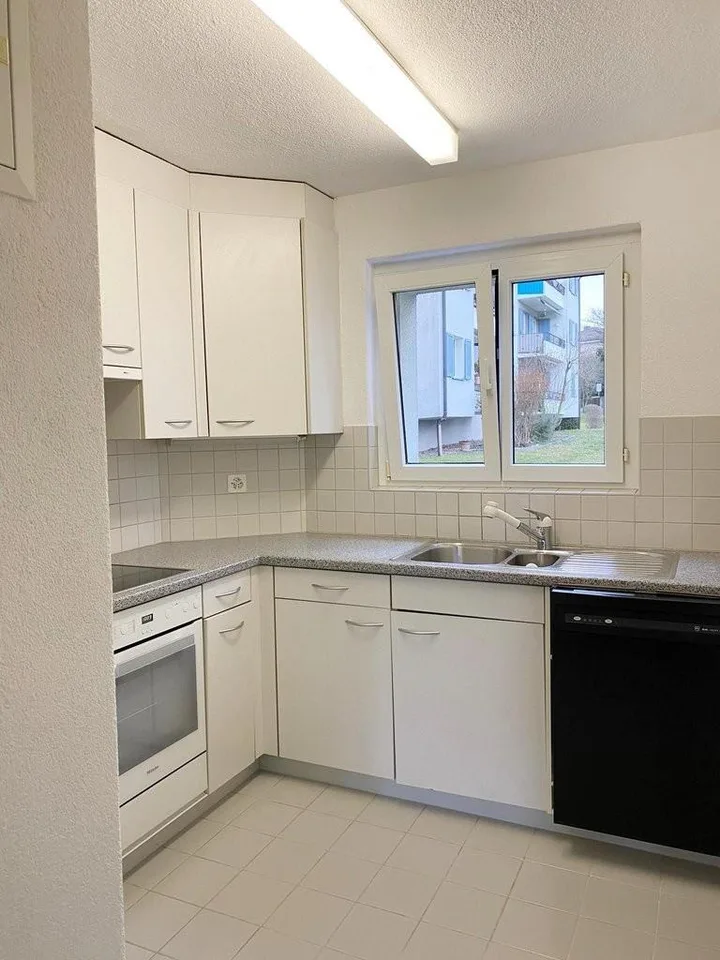 Schöne, helle 5 Zimmerwohnung mit Aussicht – Foto 2 von 8