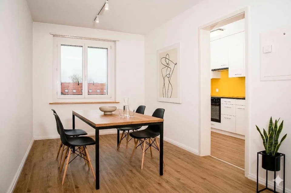 Einziehen und Wohlfühlen: Wohnung mit grossem Balkon – Foto 3 von 8