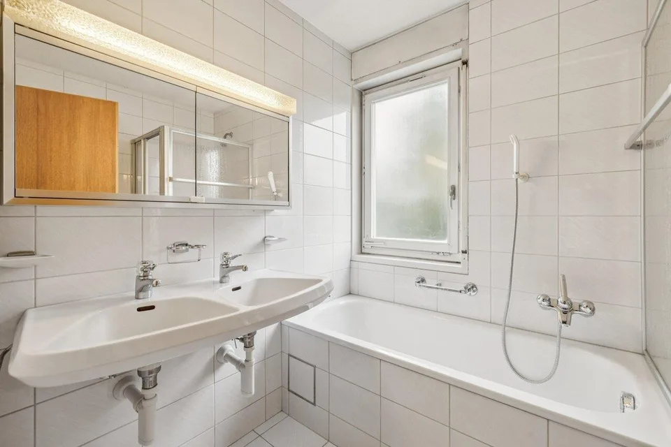 Wohntraum am Waldrand: 5-Zimmer Doppeleinfamilienhaus in Bottmingen – Foto 13 von 19