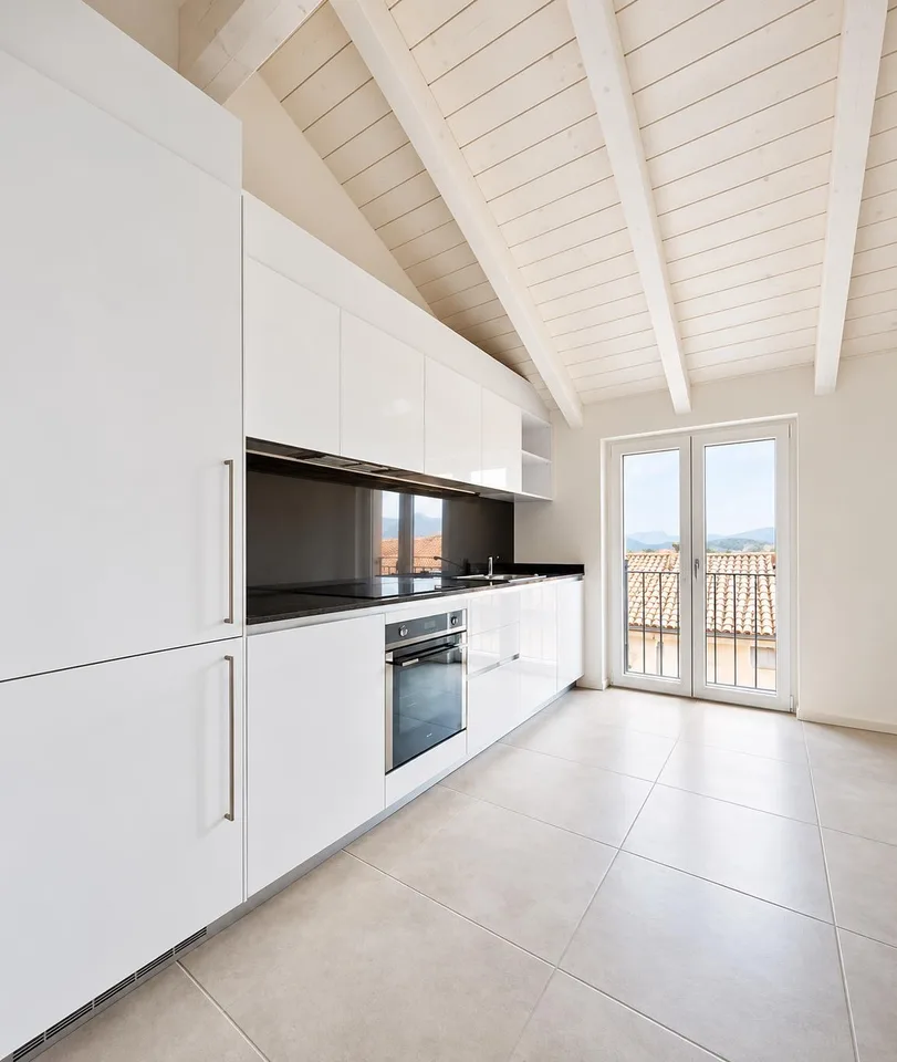 ATTICO DI 4.5 LOCALI CON FINITURE DI PREGIO A NOVAZZANO – Foto 2 von 8
