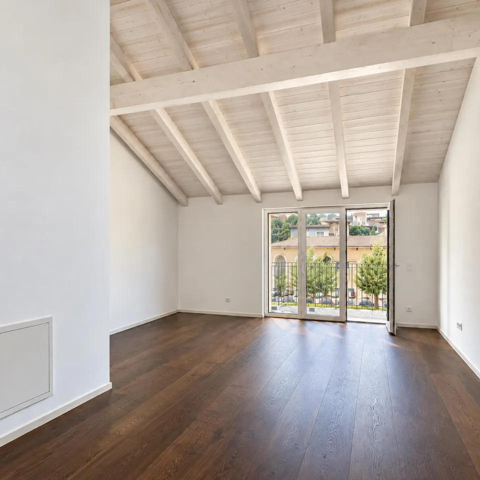 ATTICO DI 4.5 LOCALI CON FINITURE DI PREGIO A NOVAZZANO – Foto 3 von 8