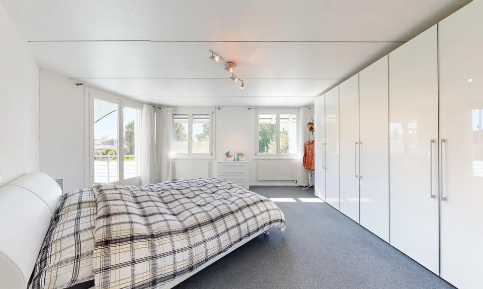 Eckreihenhaus mit Garten, Cheminée und grosszügigem Raumangebot – Foto 4 von 11