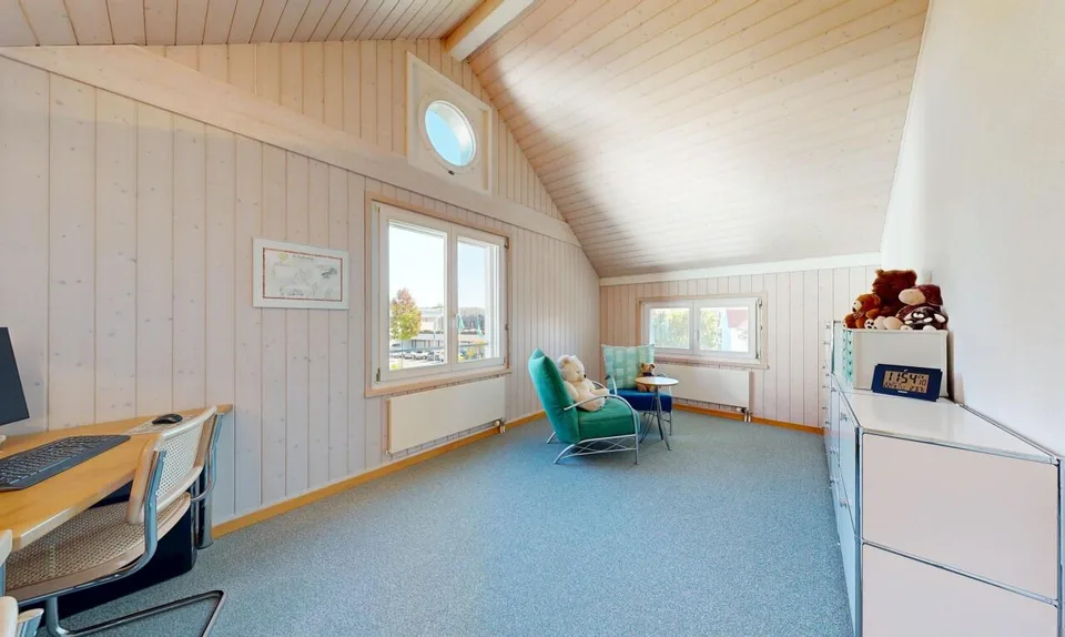 Eckreihenhaus mit Garten, Cheminée und grosszügigem Raumangebot – Foto 7 von 11