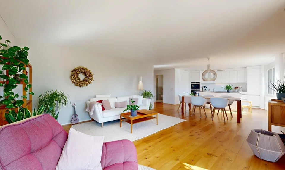 Habitation spacieuse avec beaucoup de lumière et une vue magnifique sur la verdure – photo 3 sur 11