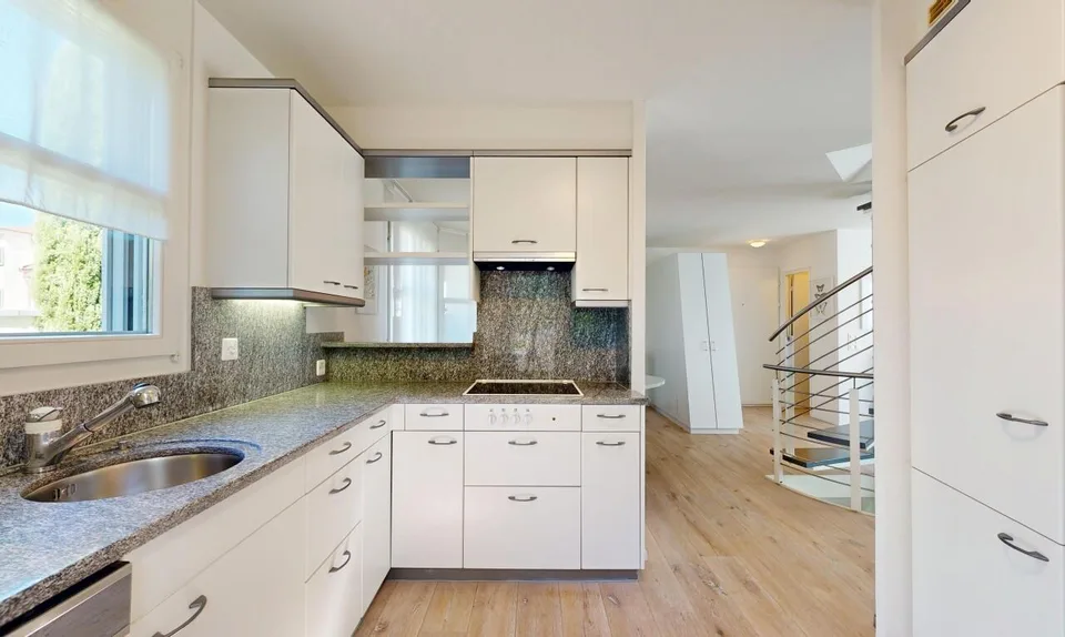 Attraktive 5.5-Zimmer-Triplex-Wohnung mit privatem Garten – Foto 3 von 11