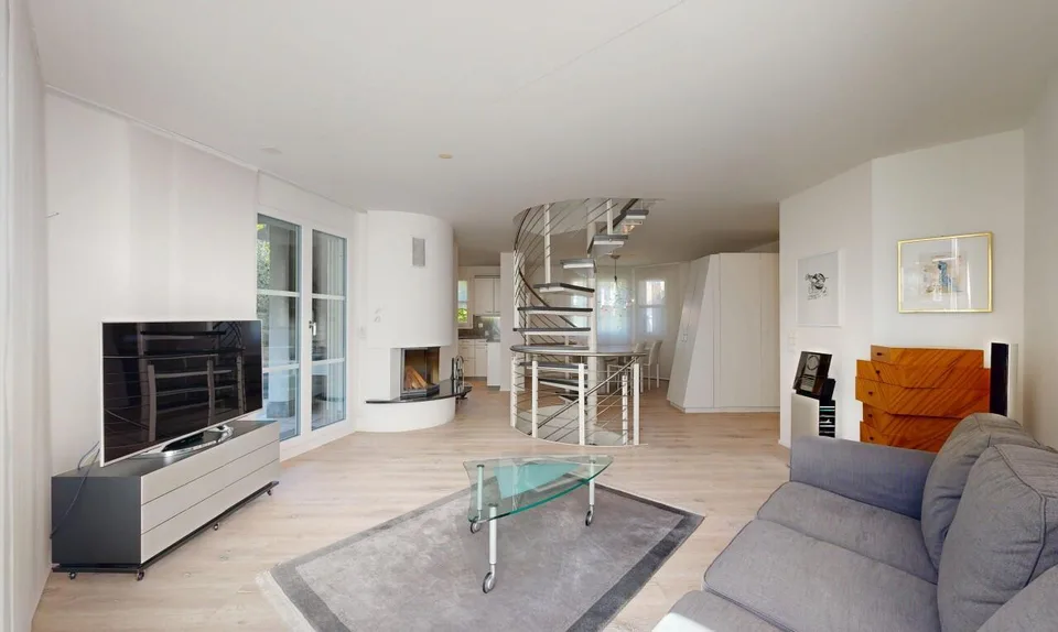 Attraktive 5.5-Zimmer-Triplex-Wohnung mit privatem Garten – Foto 5 von 11
