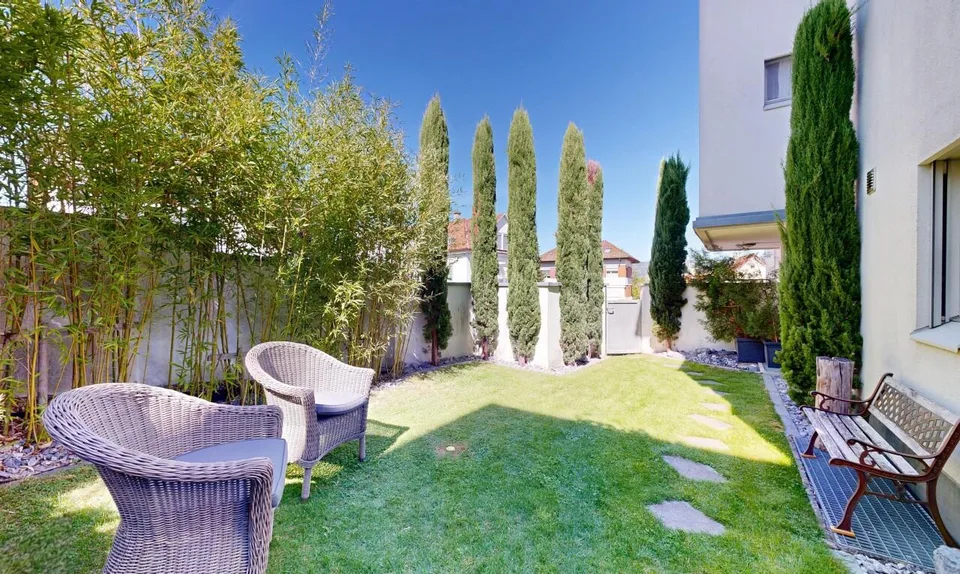 Attraktive 5.5-Zimmer-Triplex-Wohnung mit privatem Garten – Foto 2 von 11