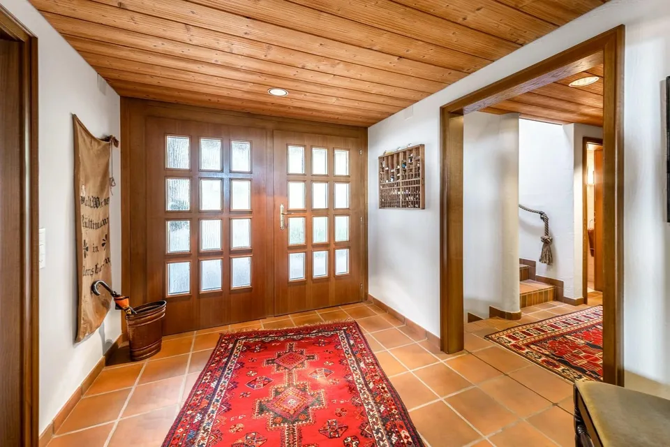 Villa lussuosa con vista mozzafiato e grande potenziale – foto 4 di 13
