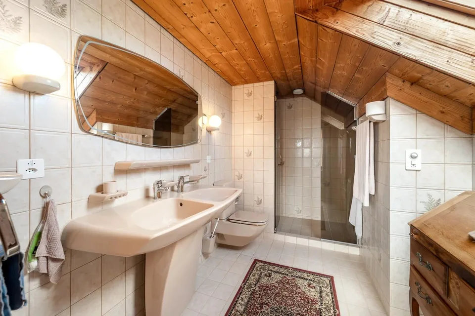 Villa lussuosa con vista mozzafiato e grande potenziale – foto 10 di 13