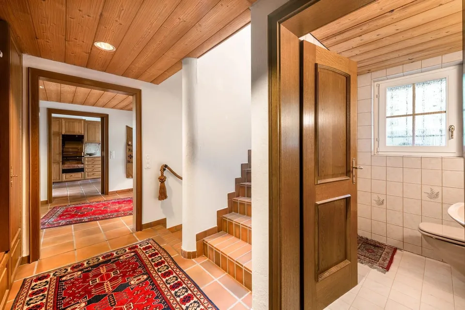 Villa lussuosa con vista mozzafiato e grande potenziale – foto 8 di 13