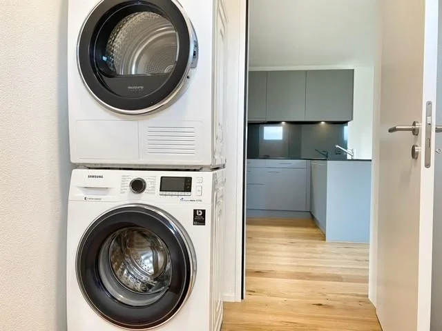 Attraktive 3.5-Zimmer-Wohnung mit grosszügigem Wohnbereich und Sitz – photo 3 sur 5