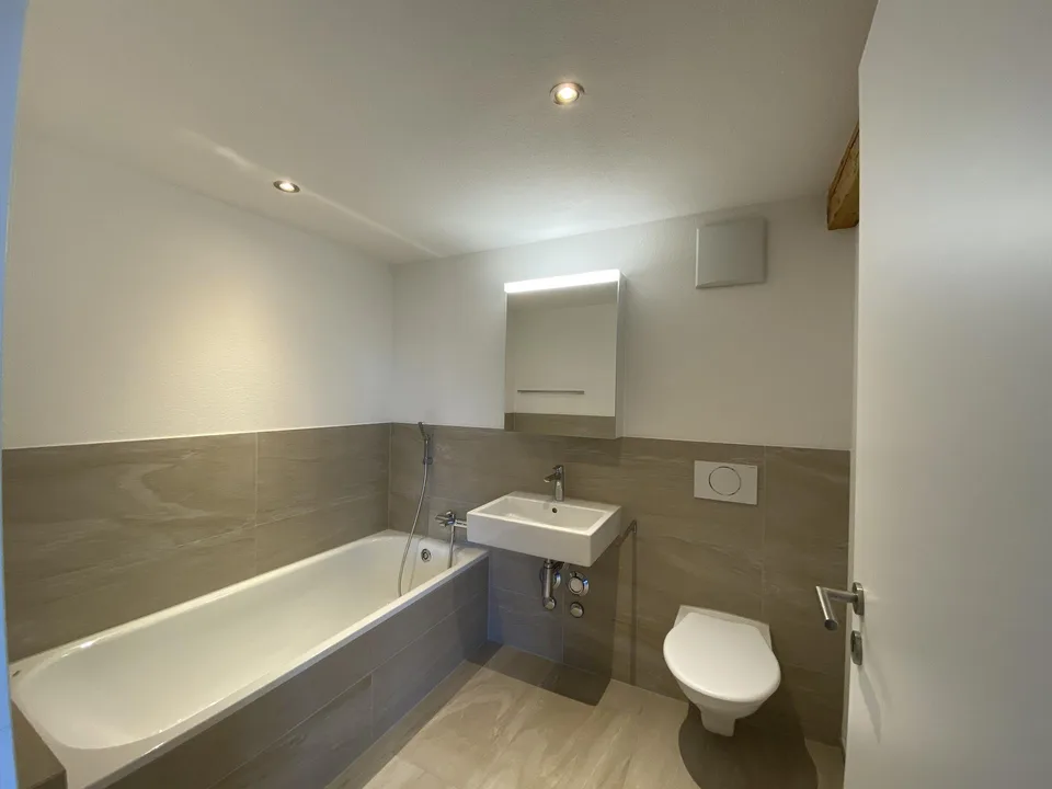 Moderne Wohnung mit Galerie – Foto 3 von 8