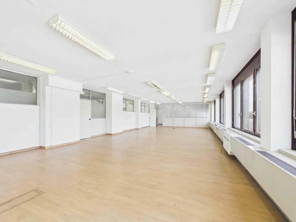 Büro im 6. Stock mit privatem Balkon – Foto 11 von 12