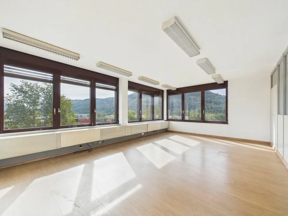 Büro im 6. Stock mit privatem Balkon – Foto 2 von 12